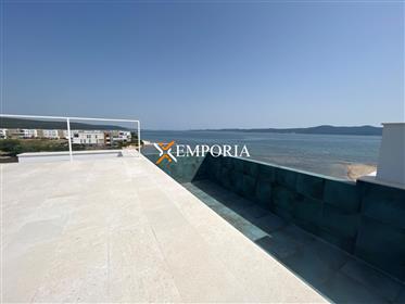 Apartment with pool and elevator - 1st row to the sea - Sukošan