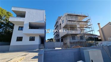 Apartment – Luxurious new building with pool and garden – Pe...