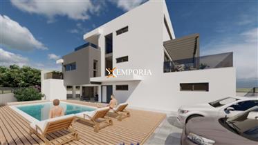 New modern villa with swimming pool and two garages in Sukoš...