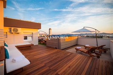 Luksuzan penthouse stan s bazenom na krovnoj terasi, Zadar, ...