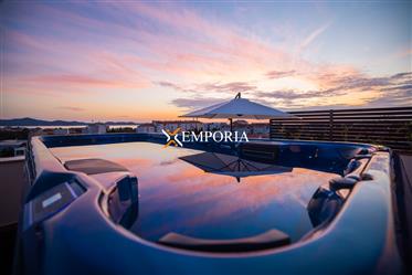 Luksuzan penthouse stan s bazenom na krovnoj terasi, Zadar, Plovanija