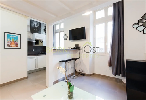 Studio apartment with mezzanine in the center of Cannes 'Carré d'or, Banane' area