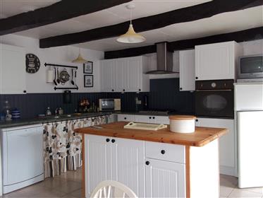 Charming farmhouse sold furnished on a garden of 1075m2, barn and garage!