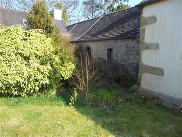 Beautiful farmhouse of 3 bedrooms, plus cottage to renovate, outbuildings, on 800m2 of garden!