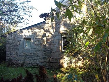 Charming stone house to finish renovating with garage and garden of 250m2!