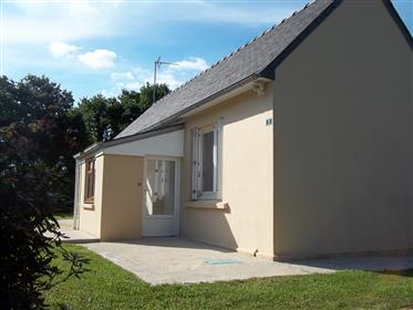 A single storey totally renovated, sold furnished, garden of 1000m2 and small house to renovate!
