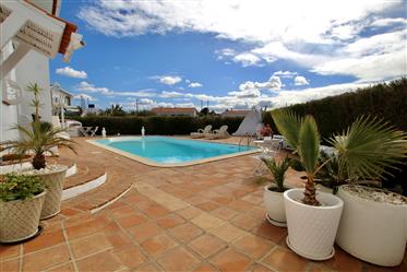 Stunning 3 bed villa with pool and ocean view