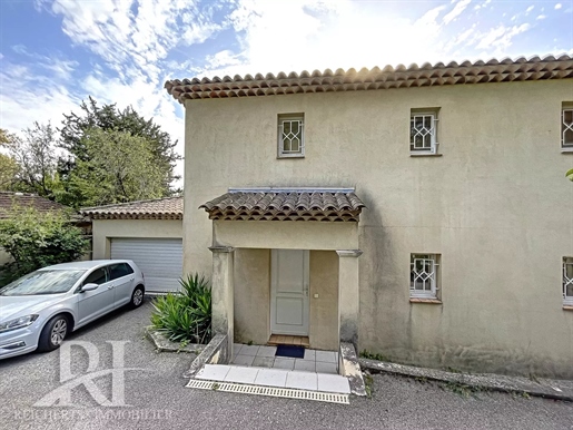 Rare detached villa of 4 bedrooms with swimming pool