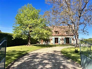So pretty property on the banks of the Dordogne