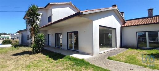 House with 4 Rooms in Leiria with 626,00 m²