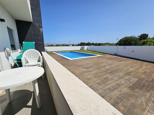 3 bedroom villa in São Martinho do Porto, with swimming pool and just minutes from the bea