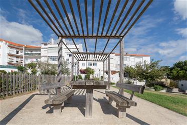 2Km from the center of Cascais, wide view, duplex, 2 floors,...