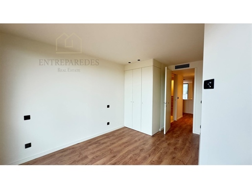 Para comprar apartamento dúplex T2k con garaje y balcón junto a Campo 24 de Agosto - centro de Oport