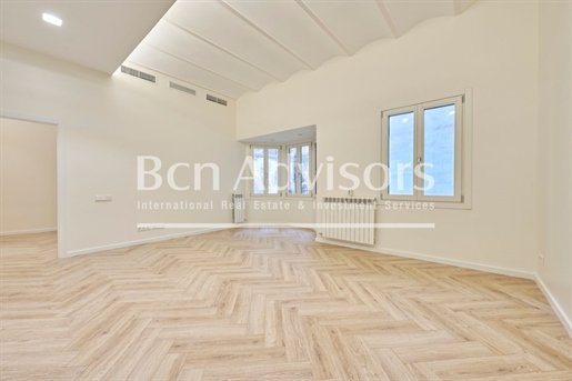 Sensational and quiet brand new refurbished property in El Born. This property has been re