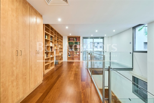 Wonderful and unique refurbished triplex property in Gracia. This unique property in the a