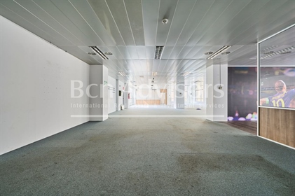 Spacious and sensational office for sale in the 22@ district of Barcelona. This office is 