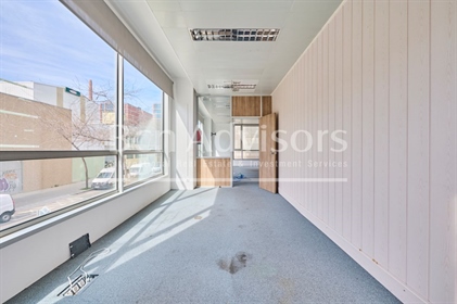 Spacious and sensational office for sale in the 22@ district of Barcelona. This office is 