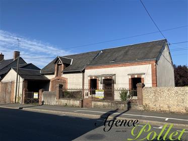 Aubigny Sur Nere, maison à réhabiliter d'env. 90 m² avec grange attenante. Terrain clos de 1108 m²