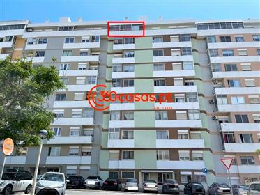 Apartamento T2 transformado em T3 com vista mar na Rua Dr. José Neves Junior, Faro