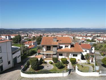 House T5 with balconies, storage, garage, garden, panoramic views of Lousã in a location p