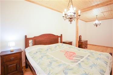 Renovated 3 bedroom villa with terrace, patio, cellar, arrúmos and land with well 5 min from Vila N