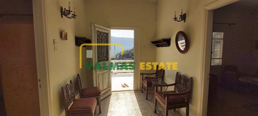 (For Sale) Residential Detached house || Cyclades/Andros Chora - 187 Sq.m, 4 Bedrooms, 180.000€