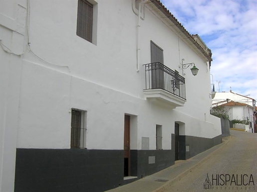 Casa Rustica En Fuenteheridos. Huelva Bonita casa señorial en el centro de Fuenteheridos. 