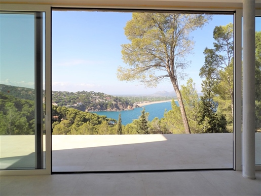 New construction with sea views in Begur