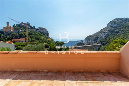 Lovely house in Eze village facing south offering sea view