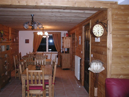 7 bedroom chalet in the centre of Les Deux Alpes just 150m f...