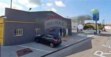 Local comercial: 403 m²