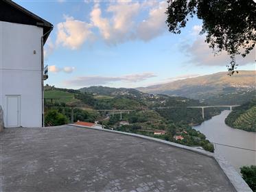 Deslumbrante vista do rio Douro propriedade tradicional isolada em terras próprias