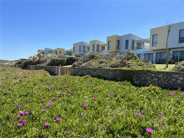 Héraklion Kato Gouves. Maisonnette à vendre 108 m² avec de belles vues très proches de la mer 