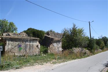Perceel met ruïne in Santa Barbara de Nexe, Algarve