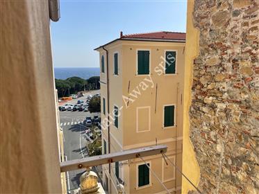 Apartment for sale in the historical centre of Bordighera.