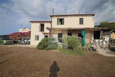 Country house with sea view for Sale in Ospedaletti