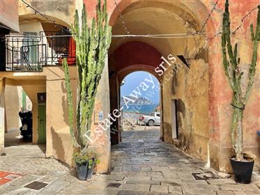Apartment for sale in the historical centre of Bordighera.