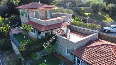 Villa with swimming pool and sea view for sale in Bordighera