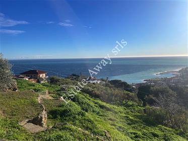 Plot of land with sea view and easy access for sale in Bordighera