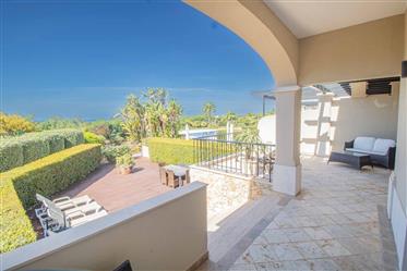 Fabulous apartment with spacious outside terrace and ocean views near the beach