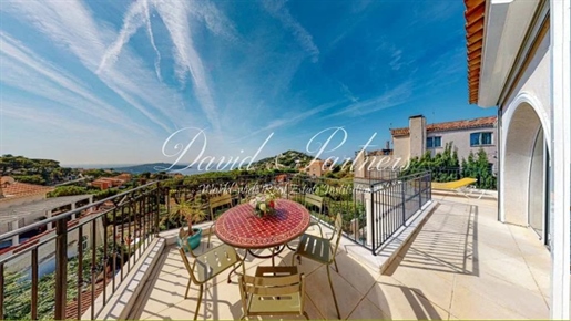 Beautiful villa with panoramic sea view in Villefranche-sur-Mer. With 675 m2 of land and 4