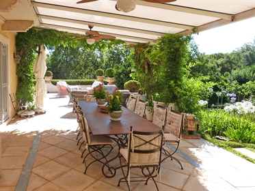 Exceptional property, 270 m2 with swimming pool and landscaped garden