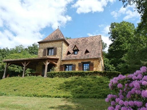Bonita casa Périgourdine en buen estado, ideal como casa de vacaciones. Desde la terraza s