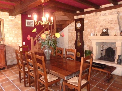 Beautiful Village Stone House, With GARDEN
In the heart of a medieval bastide of the Péri
