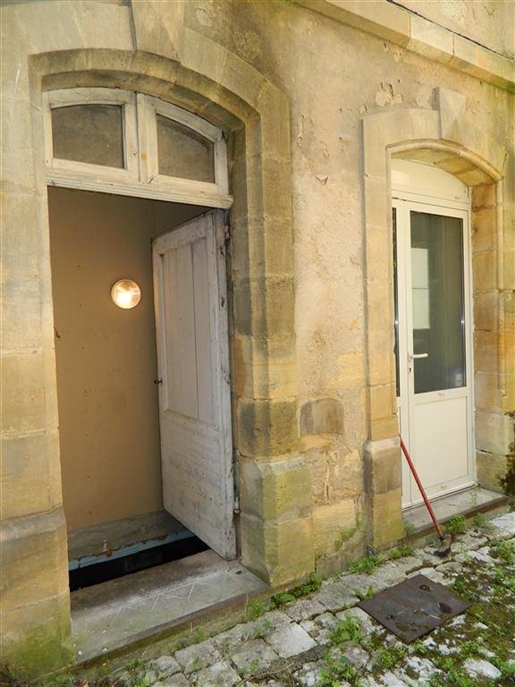 This 3 storey-building (236 sqm) with cellar (91 sqm) is located on the main street in a m