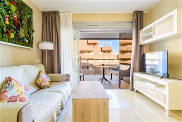 Apartamento nuevo, completamente equipado, con vistas al mar en primera linea de playa