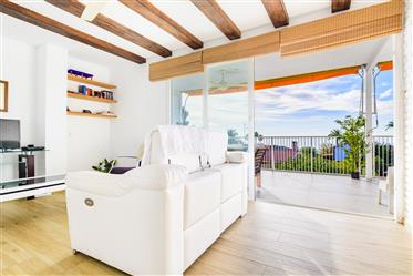 Appartement de 4 chambres avec vue sur la mer dans l'urbanisation exclusive Las Playetas.