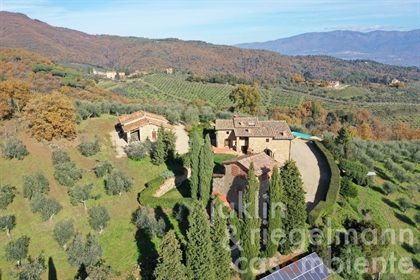 Former 14th century watchtower with outbuildings and pool 30 km from Florence