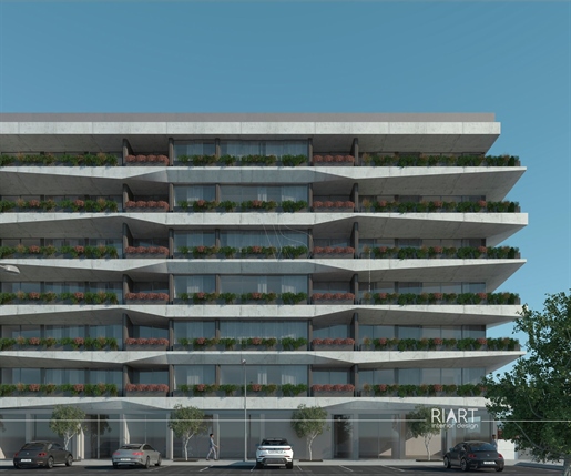 Commercial shop with 65 sqm inserted in a luxury condominium near the Matosinhos beach.