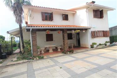 4 bedrooms House, with land, well located, a few minutes fro...